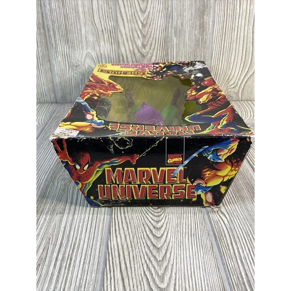 Toy Biz Marvel Universe She-Hulk 10